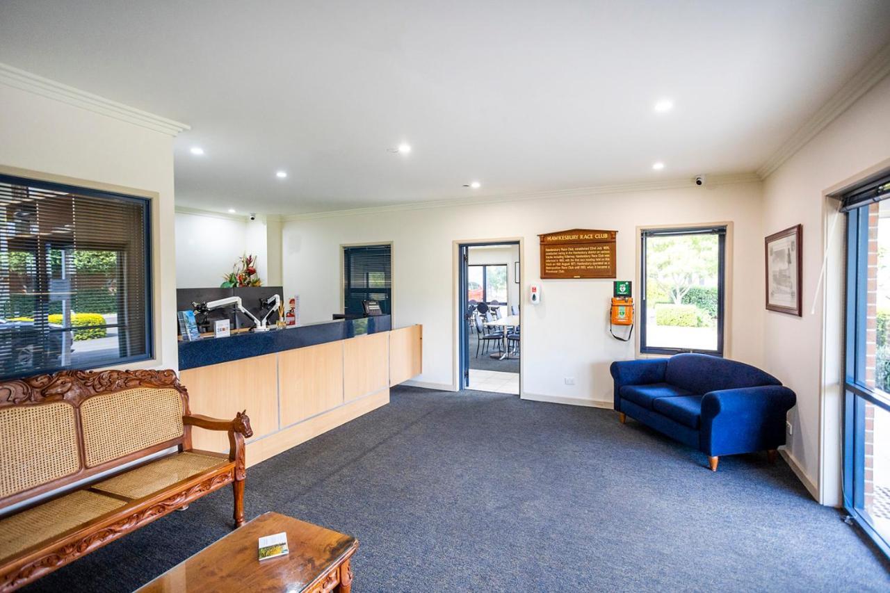 Hawkesbury Race Club Motel Windsor Extérieur photo Reception
