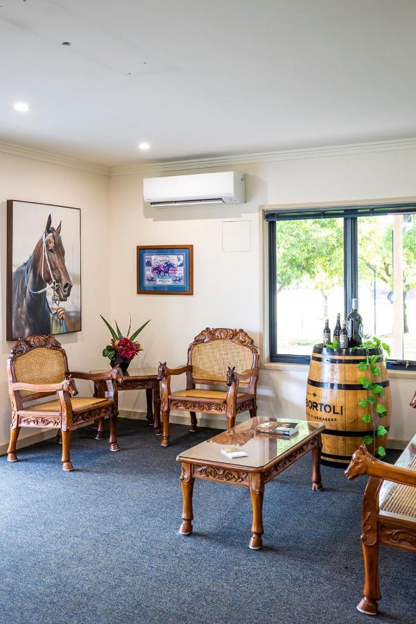 Hawkesbury Race Club Motel Windsor Extérieur photo The interior of the visitor's centre at the Barossa Valley wine region