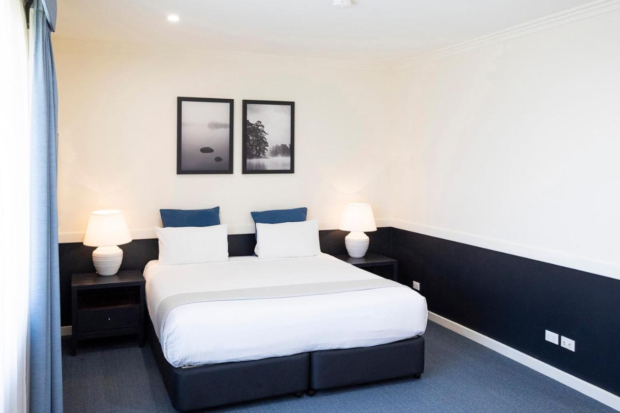 Hawkesbury Race Club Motel Windsor Extérieur photo A bedroom at the hotel