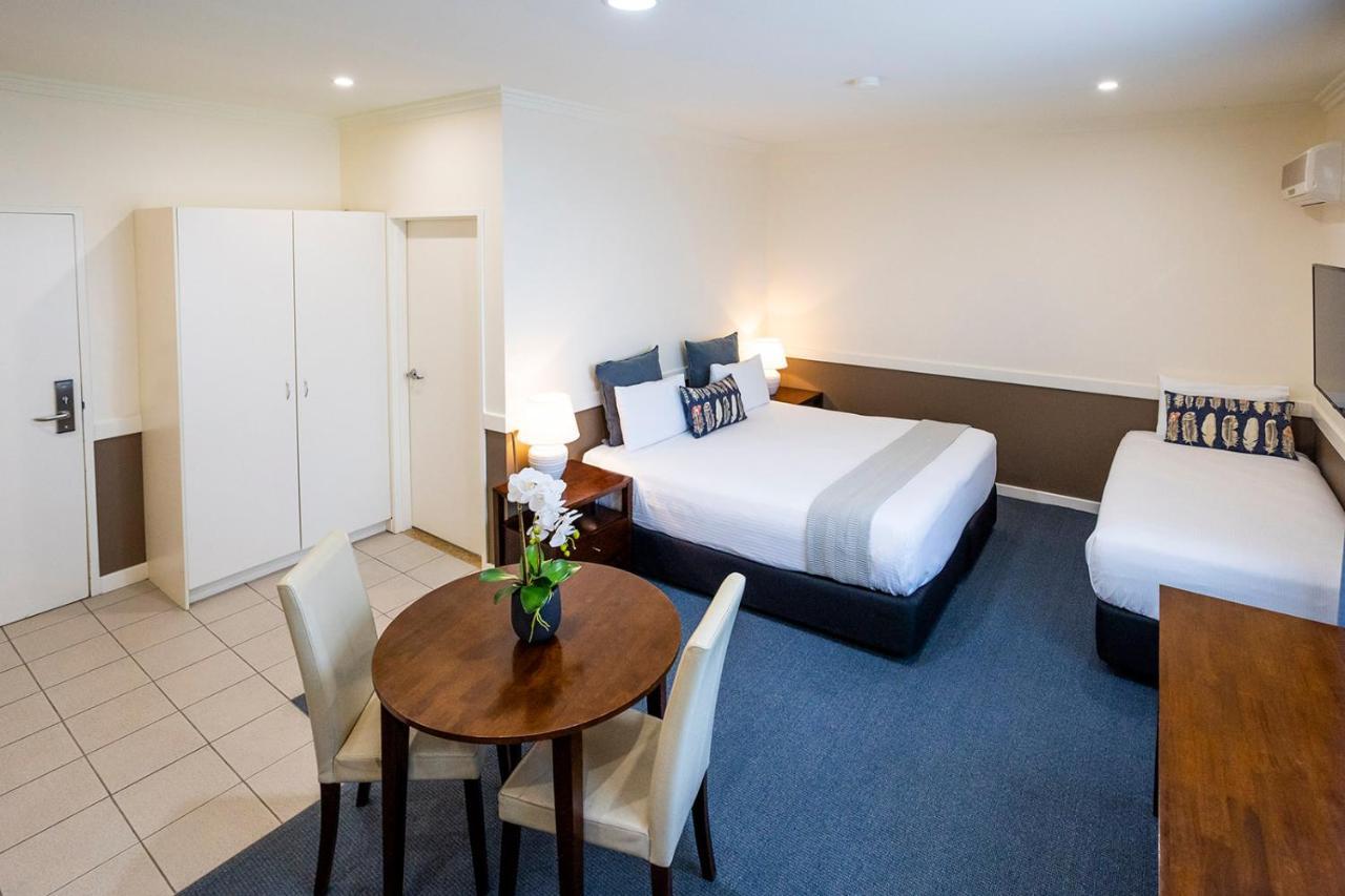 Hawkesbury Race Club Motel Windsor Extérieur photo A typical room at the hotel